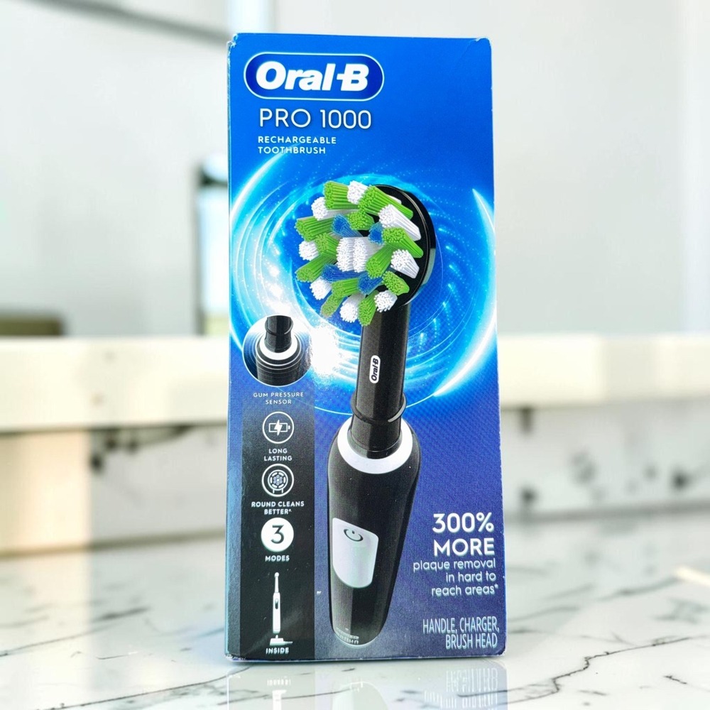 New Black Oral-B Pro 1000 Rechargeable Electric Toothbrush Handle Charger Head